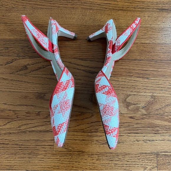 Ann Taylor Pointed Toe Slingback Kitten Heels - Picture 3 of 4